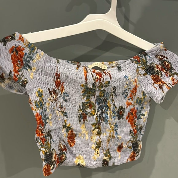 Smocked crop top Illa Illa size L 🌺 - Picture 1 of 3